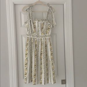 Gal Meets Glam yellow floral dress